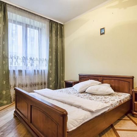 Apartment Hnatuka center Lviv Bagian luar foto