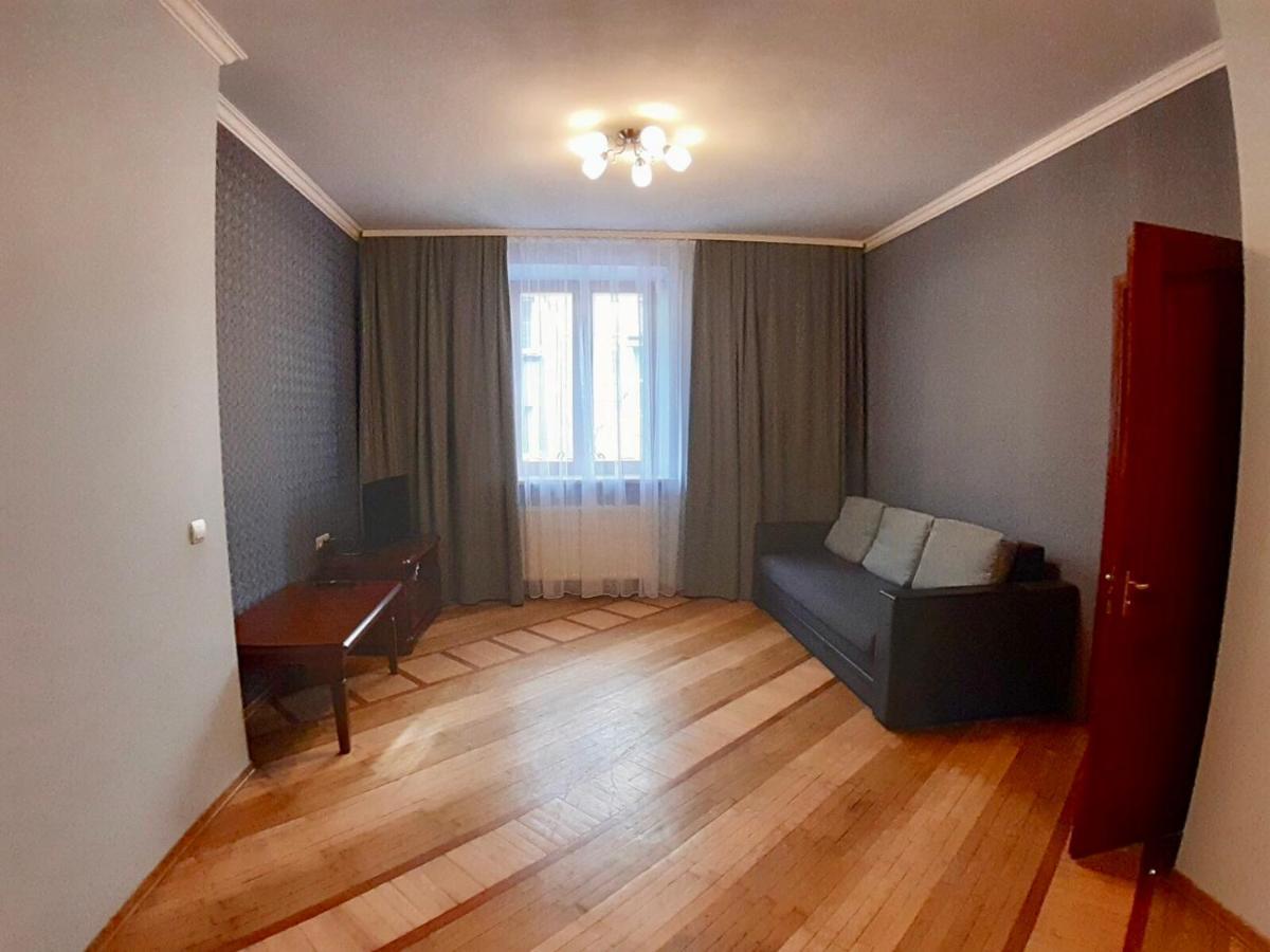 Apartment Hnatuka center Lviv Bagian luar foto