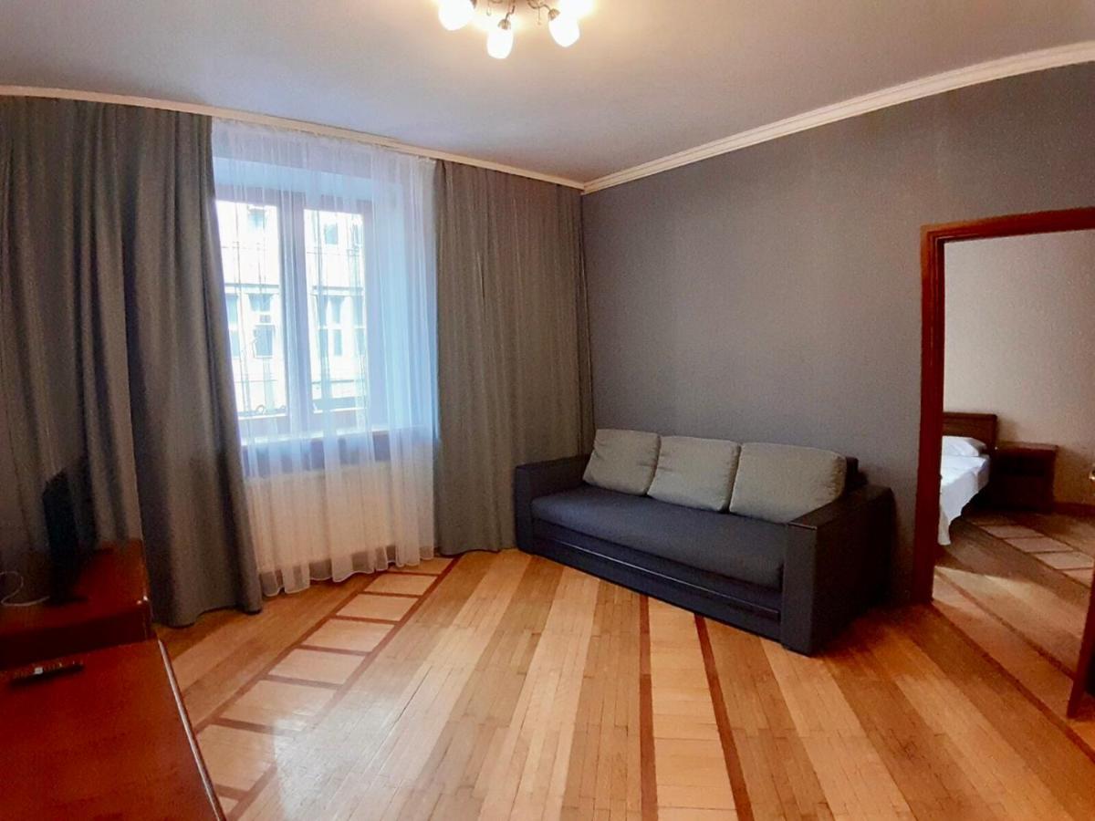 Apartment Hnatuka center Lviv Bagian luar foto