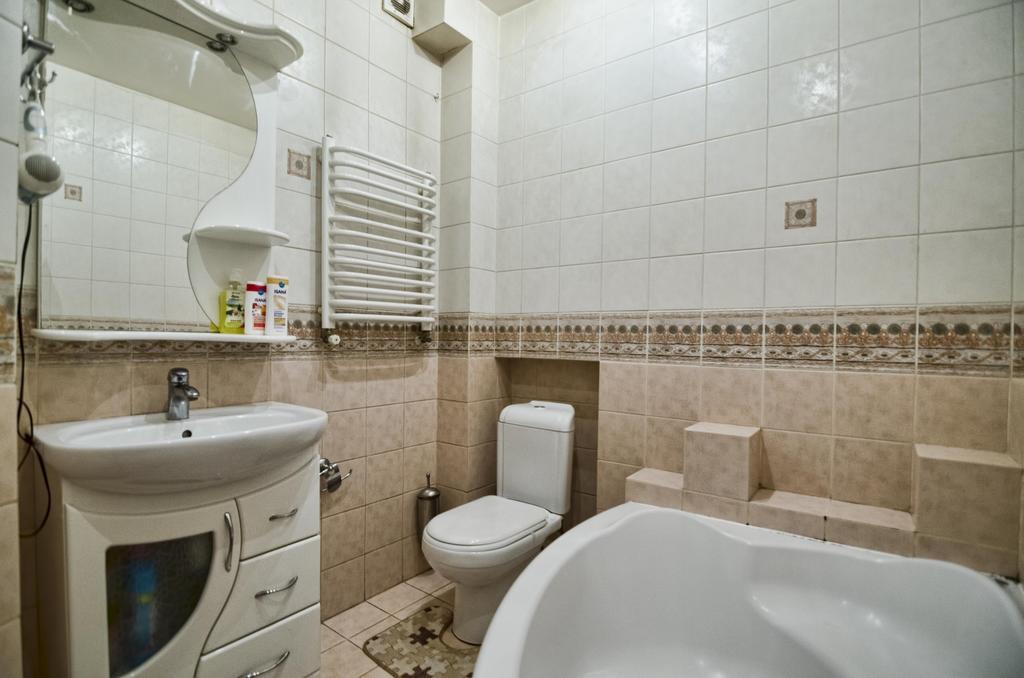 Apartment Hnatuka center Lviv Bagian luar foto